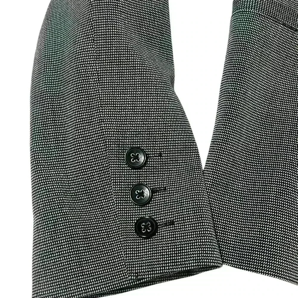 Charter Club Women’s size 6 black and white the Blaise’s, black buttons. Classic - Picture 6 of 10